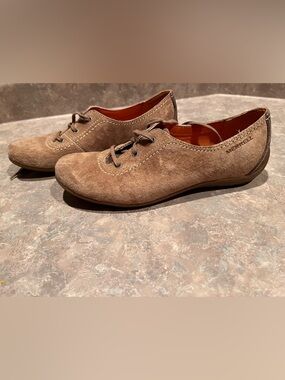 Merrell Women's Tan Suede Lace-Up Oxfords